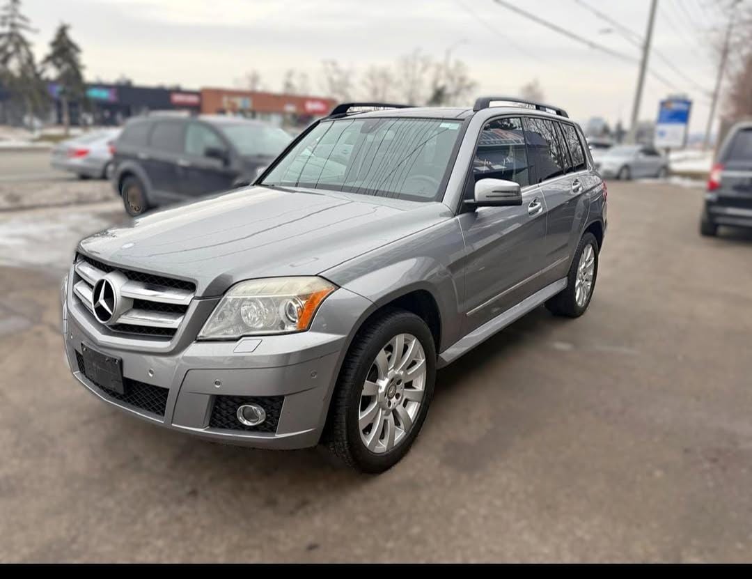 2010 Mercedes-Benz GLK350 interior detail